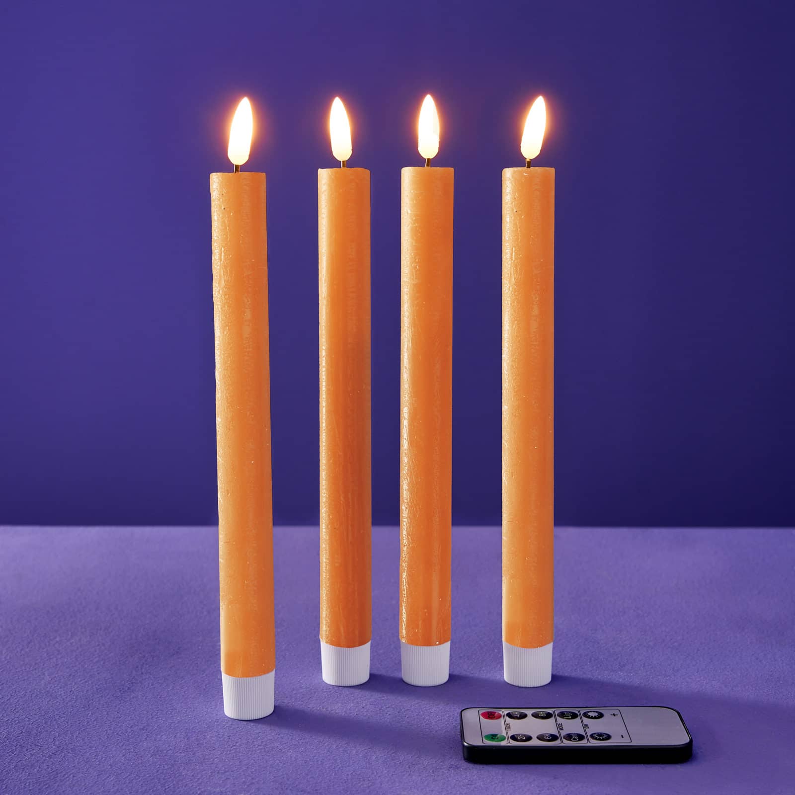 Lot de 4 bougies bâton LED, orange, cire véritable/plastique/LED, H. 24,5  cm avec télécommande (pile CR2025 incluse), 4 fonctions minuterie,  variable, 2 modes d'éclairage, fonctionne sur piles : 2xAAA (non incluses)