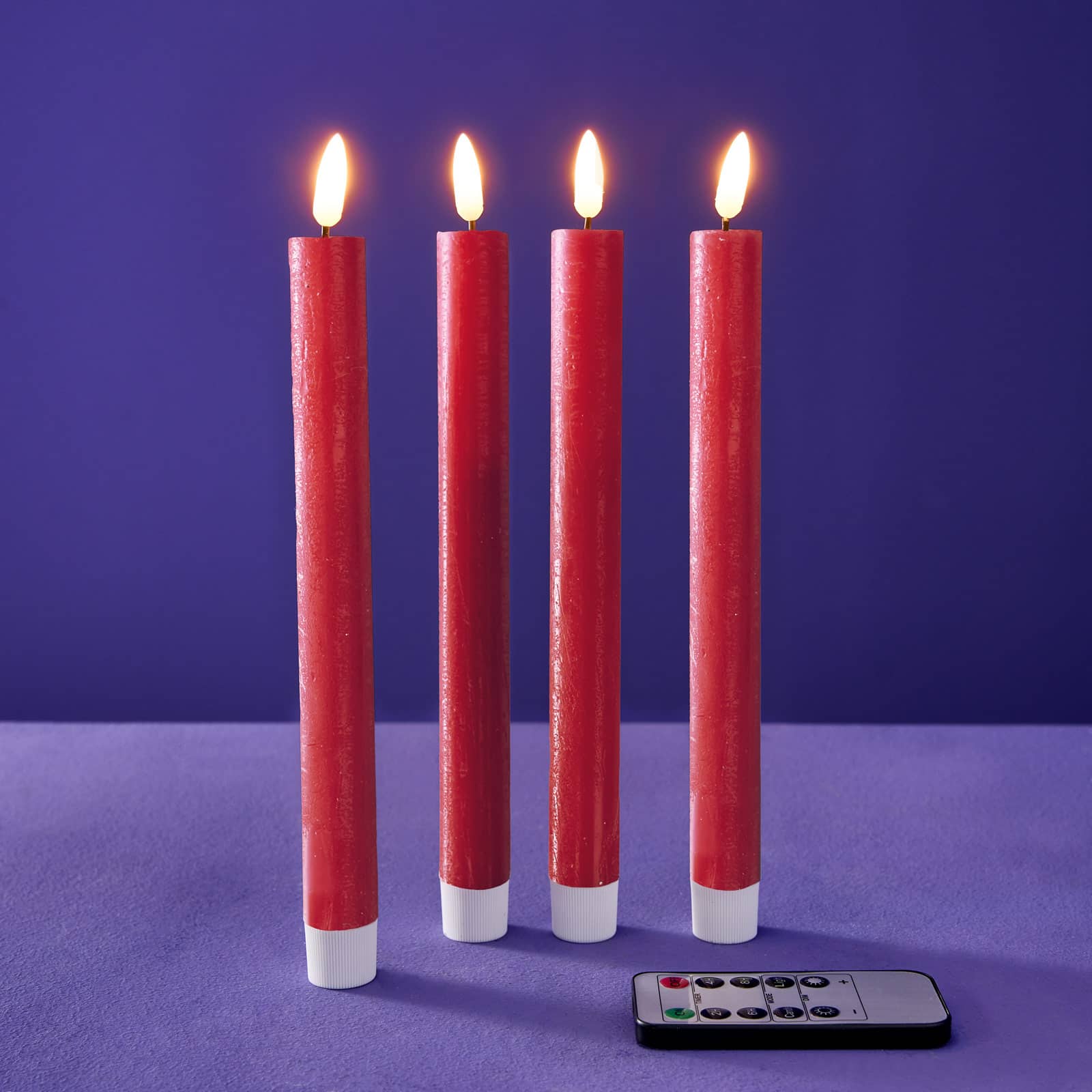 Lot de 4 bougies bâtons LED, rouge, cire véritable/plastique/LED, H. 24,5  cm avec télécommande (pile CR2025 incluse), 4 fonctions minuterie,  variable, 2 modes d'éclairage, fonctionne sur piles : 2xAAA (non incluses)